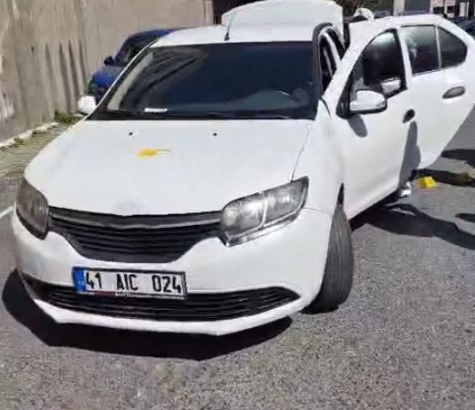 Teröristlerin kiraladığı otomobil polis ekipleri tarafından inceleniyor
