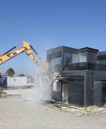 Nilüfer’de kaçak yapılar yıkıldı