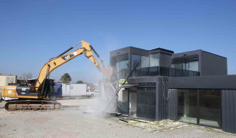 Nilüfer’de kaçak yapılar yıkıldı