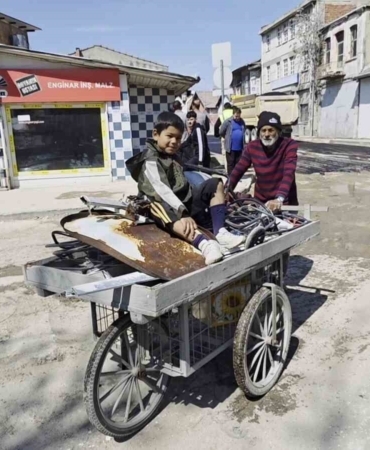 Edirne’de 23 Nisan’da farklı bir gün: Biri eğlendi biri çalıştı