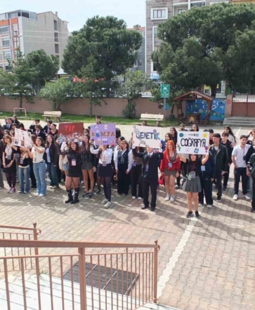 Burhaniye’ de çalıştay öğrencileri akademisyenlerle buluşturdu