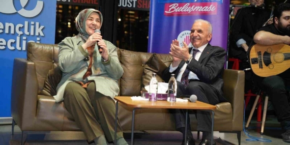 AK Parti Genel Merkez Kadın Kollar Başkanı Ercan, Ümraniye’de gençlerle buluştu