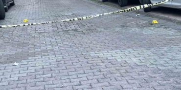 Kağıthane’de polis kendine saldıran gençler kaçınca havaya uyarı ateşi açtı