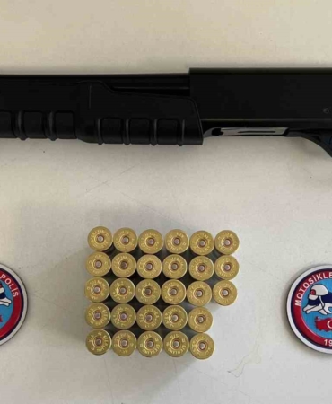 Arnavutköy’de ticari takside ruhsatsız silah yakalandı