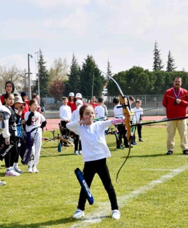 Balıkesir’de çocuklar 23 Nisan coşkusunu sporla karşıladı