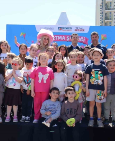 Çekmeköy’de gökyüzü çocukların bayramına sahne oldu