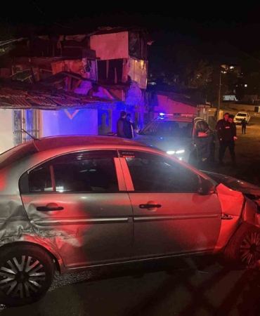 Polisten kaçarken evin merdiven korkuluklarına çarptı