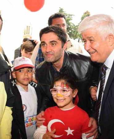 Ünlüler minik kalplere dokundu