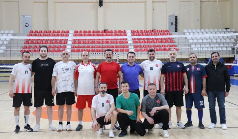 İl Müdürü İlhan, personellerle voleybolda buluştu