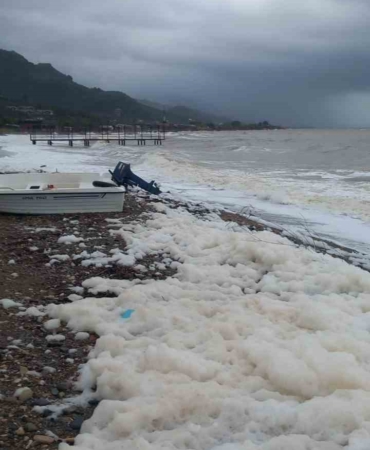 Ayvacık’ta deniz köpürdü