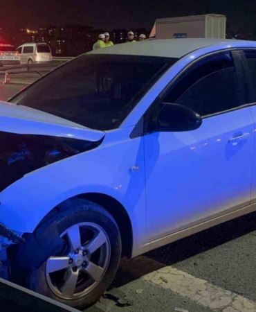 Kağıthane’de zincirleme kaza: Kopan bariyer minibüse böyle çarptı