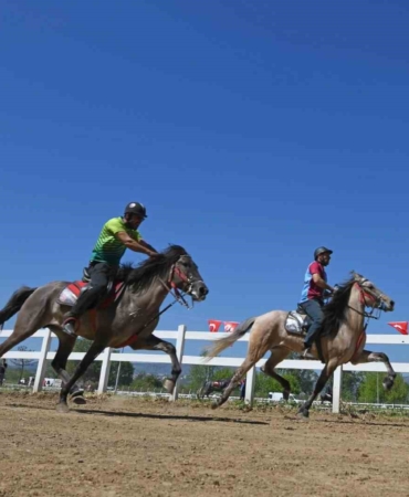 Osmangazi’de Geleneksel Rahvan At Koşusu coşkusu