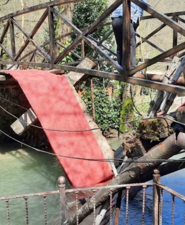 Sakarya’da dere üzerindeki asma köprü çöktü: 2 hafif yaralı