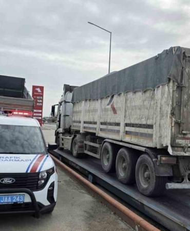 Jandarmadan tonaj uygulaması: 2 araca 120 bin lira ceza kesildi