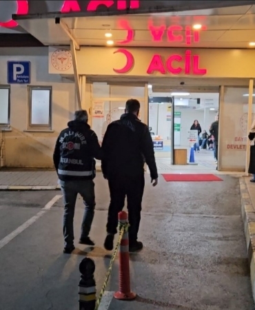 Ataşehir Belediyesi’ne yapılan yolsuzluk operasyonunda gözaltına alınan 5 kişi sağlık kontrolünden geçirildi