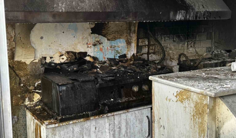 İşletmeci dışarıdayken dükkanında yangın çıktı