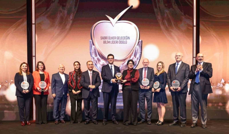 Küreselleşen Sabri Ülker Geleceğin Bilim Lideri Ödülü’nün 10’uncusu Şili’ye uzandı