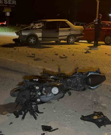Çanakkale’de otomobil ile motosiklet çarpıştı: 3 kişi yaralandı