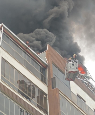 Bursa’da 8 katlı sitede can pazarı...Yangında mahsur kaldı, böyle kurtarıldı