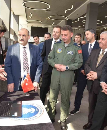 Bilimin kalbi Balıkesir’de attı: Bilim Fuarı yoğun katılımla açıldı