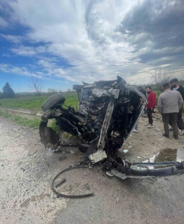 Direksiyon hakimiyetini kaybetti, yağmur suyu kanalına devrildi: 1 yaralı