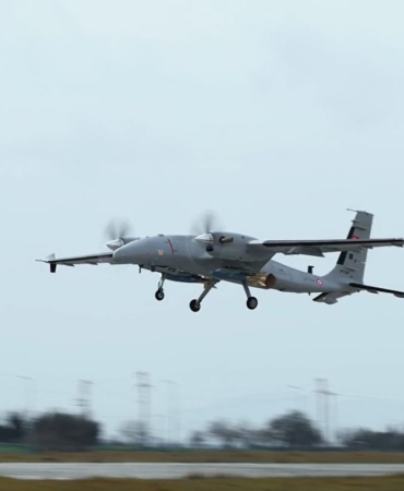 Bayraktar AKINCI TİHA, Kanatlı Güdüm Kiti 82 ile atış gerçekleştirdi