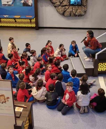 Bursa’da Öğrenciler GUHEM’de uzayın derinliklerine yolculuk yaptı