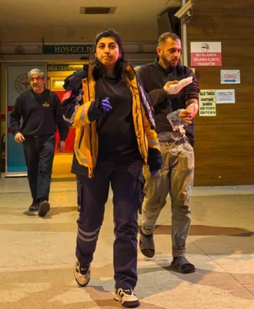 Elini karma makinesine kaptırdı