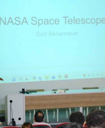 NASA Bilim İnsanı Sidd Bikkannavar öğrencileri ile buluştu