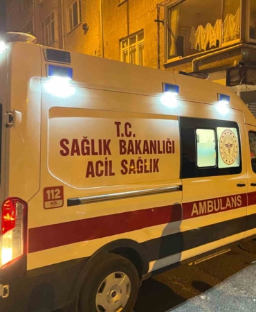 Küçükçekmece’de polis ekiplerinden kaçmaya çalışan motosikletli şahıslar kaza yaptı