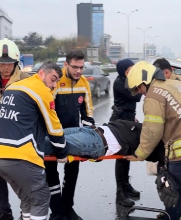 Maltepe’de hafif ticari araç, servis minibüsüne arkadan çarptı: 1 yaralı