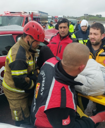 Yalova’da tır otomobille çarpıştı: 4 yaralı