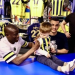 N’Golo Kante ve Levent Mercan imza gününde taraftarla buluştu