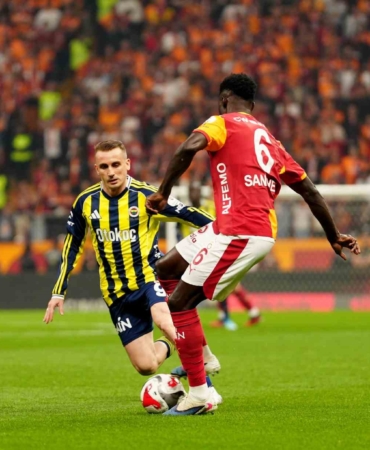 Trendyol Süper Lig: Galatasaray: 1 - Fenerbahçe: 0 (İlk yarı)
