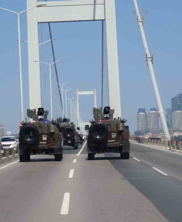 İstanbul’da Polis Haftası coşkusu: 15 Temmuz Şehitler Köprüsü’nden Sultanahmet’e görkemli kortej