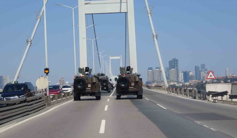 İstanbul’da Polis Haftası coşkusu: 15 Temmuz Şehitler Köprüsü’nden Sultanahmet’e görkemli kortej