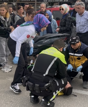 Bursa’da işçi servisine motosiklet çarptı: 2 yaralı