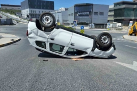 Esenyurt’ta kazaya karışan otomobil takla attı