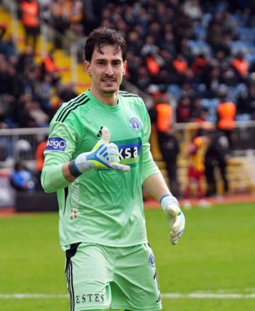 Kasımpaşa kalecisi Andreas Gianniotis’ten uzaklardan gol