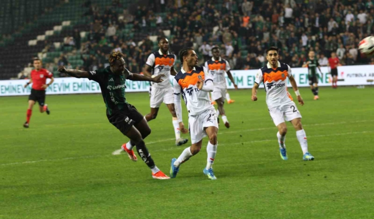 Trendyol Süper Lig: Kocaelispor: 0 – Başakşehir: 0 (İlk yarı)