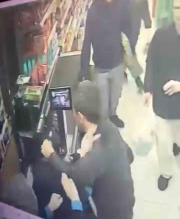 Pendik’te poşet tartışması kavgaya dönüştü: Kadın kasiyerin darbedildiği anlar kamerada