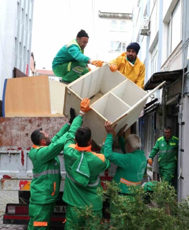 Osmangazi’de çöp eve müdahale
