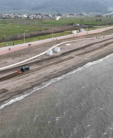 Plajlar yaza hazır hale getiriliyor