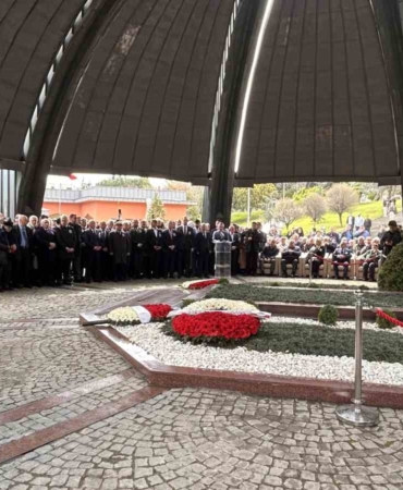 8’inci Cumhurbaşkanı Turgut Özal, vefatının 33’üncü seneyi devriyesinde kabri başında anıldı