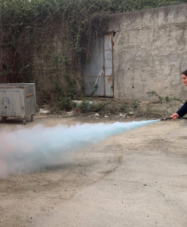 Sağlık çalışanlarına uygulamalı yangın eğitimi verildi