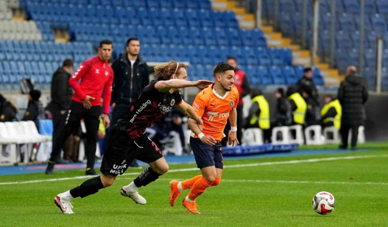 Trendyol Süper Lig: RAMS Başakşehir: 1 – Gençlerbirliği: 0 (Maç devam ediyor)
