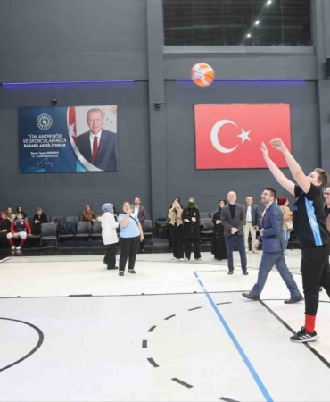 Özel bireyler ve basketbolcular potada buluştu