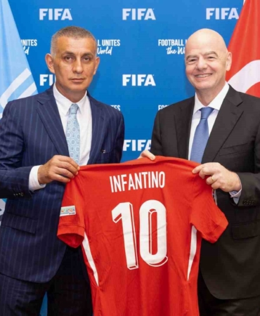 FIFA Başkanı Infantino’dan Türkiye’ye tebrik