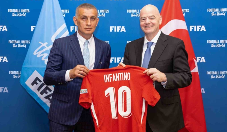 FIFA Başkanı Infantino’dan Türkiye’ye tebrik