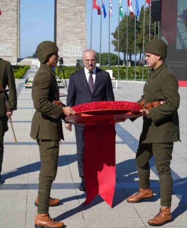 Çanakkale Kara Savaşları’nın 111. yıl dönümü etkinlikleri Şehitler Abidesi’nde törenle başladı